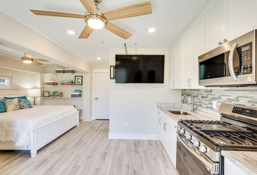 Rooftop Deck & Hot Tub: Mexico Beach Home!