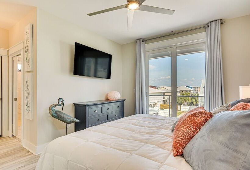 Rooftop Deck & Hot Tub: Mexico Beach Home!
