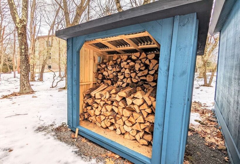 Moose Tracks By Avantstay Hot Tub, Game Room, Deck, Firepit