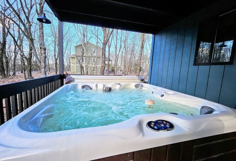 Moose Tracks By Avantstay Hot Tub, Game Room, Deck, Firepit