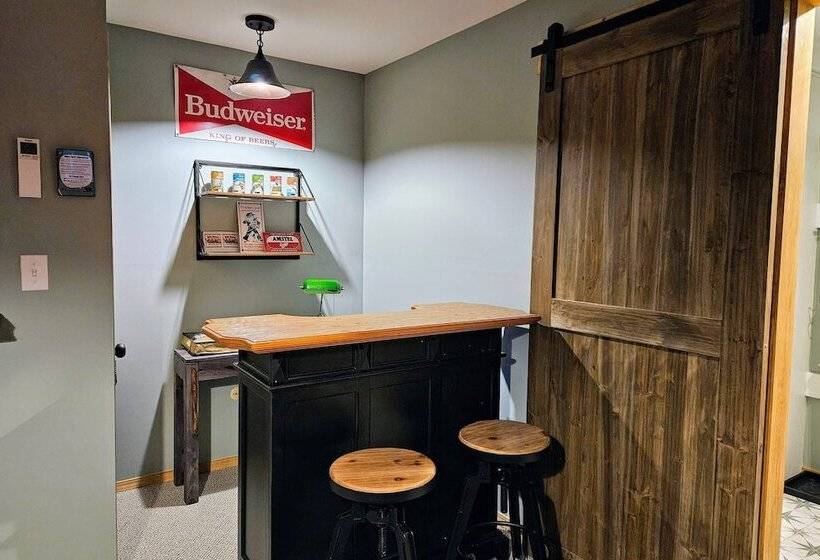 Moose Tracks By Avantstay Hot Tub, Game Room, Deck, Firepit