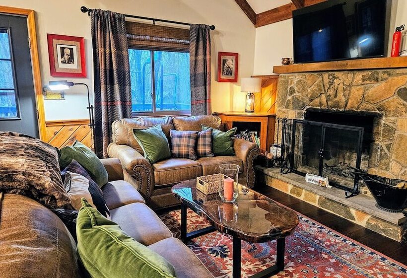 Moose Tracks By Avantstay Hot Tub, Game Room, Deck, Firepit