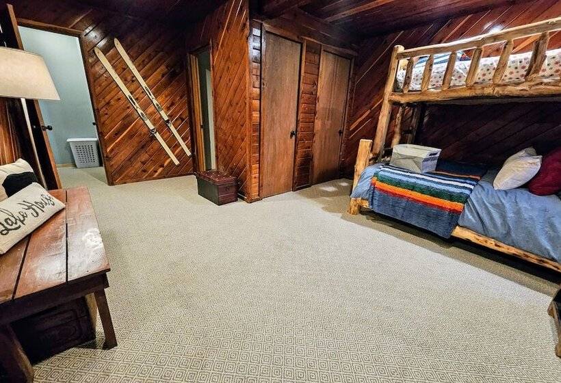 Moose Tracks By Avantstay Hot Tub, Game Room, Deck, Firepit