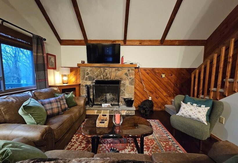 Moose Tracks By Avantstay Hot Tub, Game Room, Deck, Firepit