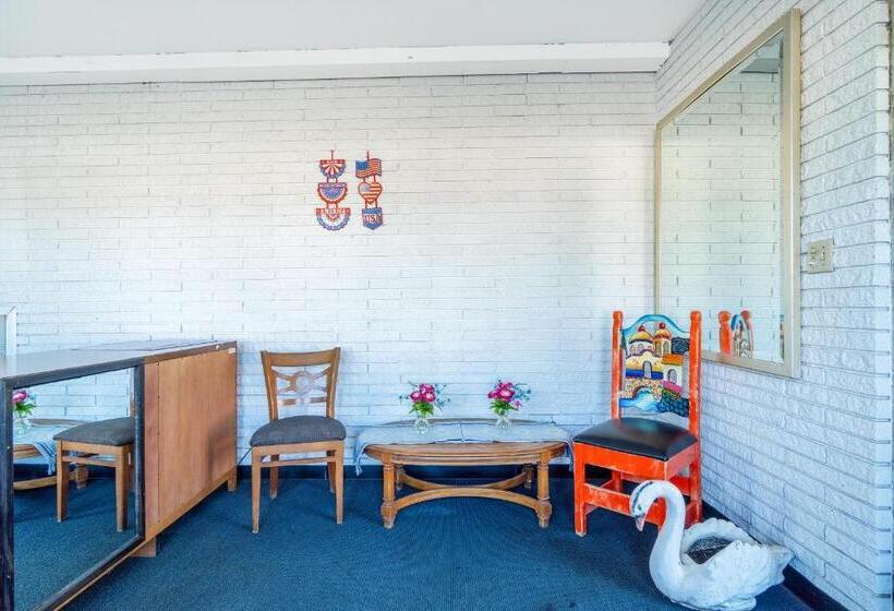 فندق على الطريق The Inn By Oyo El Dorado Lake