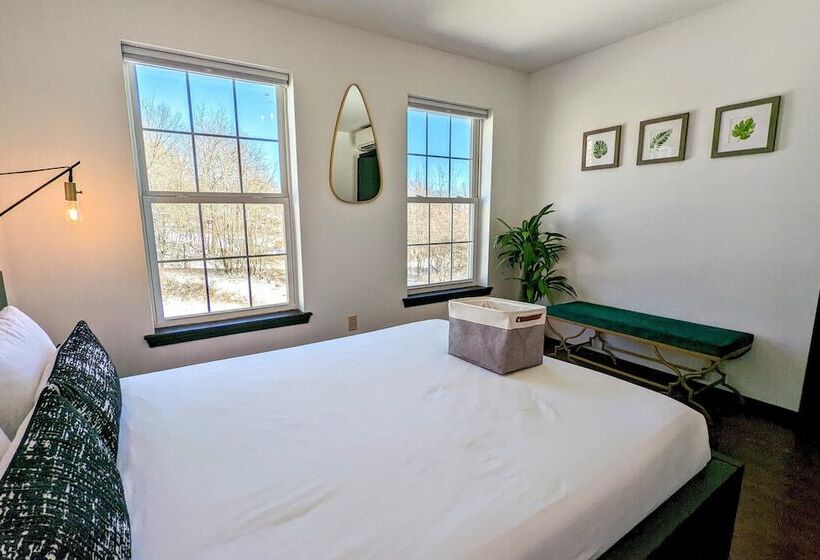 Mountain Mindset By Avantstay Pool, Hot Tub, Game Room, Firepit