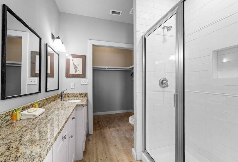 Waterfront Escape W/ Views Shared Pool & Boat Dock Orange Crush By Avantstay