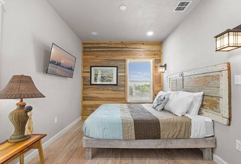 Waterfront Escape W/ Views Shared Pool & Boat Dock Orange Crush By Avantstay