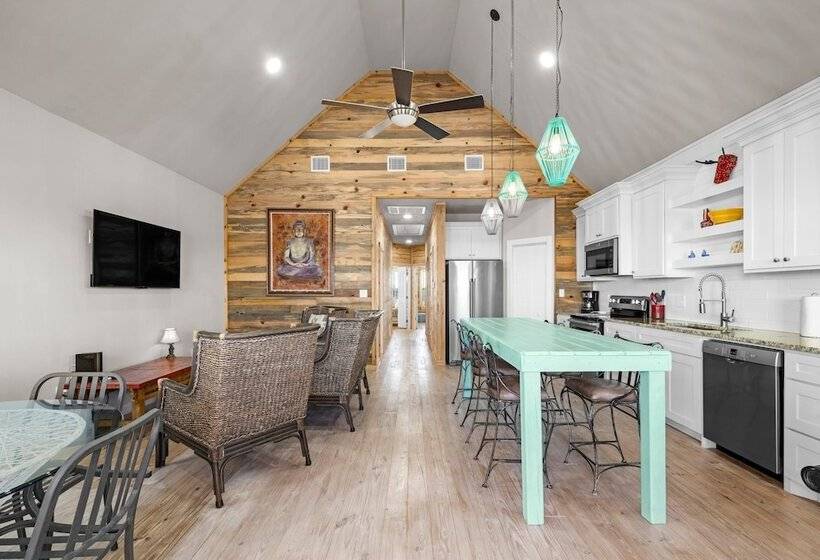 Waterfront Escape W/ Views Shared Pool & Boat Dock Orange Crush By Avantstay