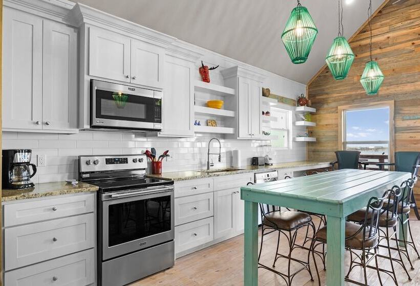 Waterfront Escape W/ Views Shared Pool & Boat Dock Orange Crush By Avantstay