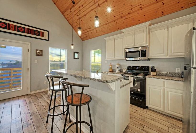 Waterfront Shared Pool W/ Bay Views, Boat Dock Oscar S Lodge By Avantstay