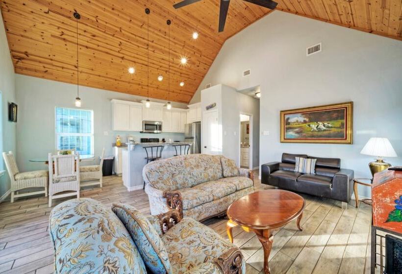 Waterfront Shared Pool W/ Bay Views, Boat Dock Oscar S Lodge By Avantstay