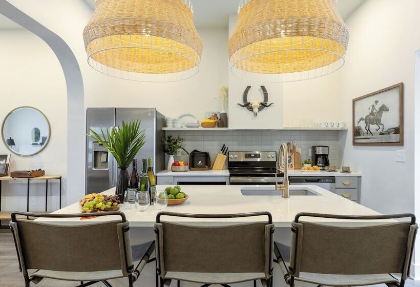 Outrider Buyout 2 Units By Avantstay Sleeps 24