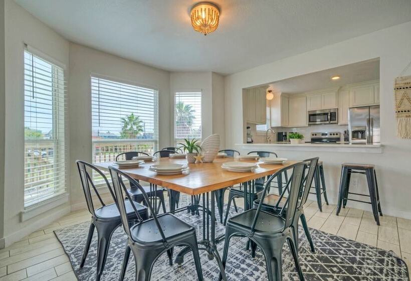 Private Pool, Game Room, Patio, Near The Beach Palm House By Avantstay