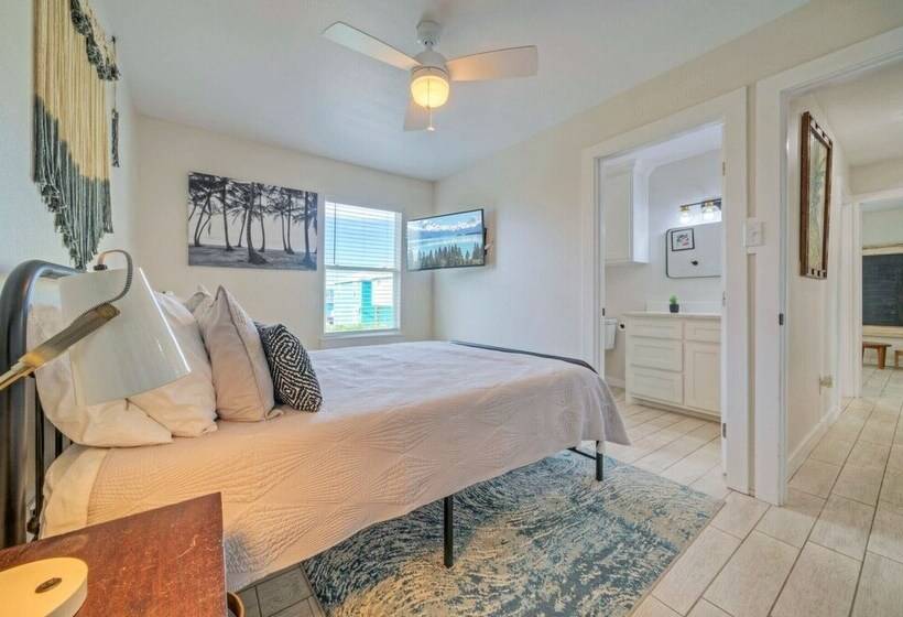 Private Pool, Game Room, Patio, Near The Beach Palm House By Avantstay