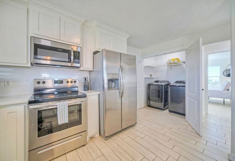 Private Pool, Game Room, Patio, Near The Beach Palm House By Avantstay