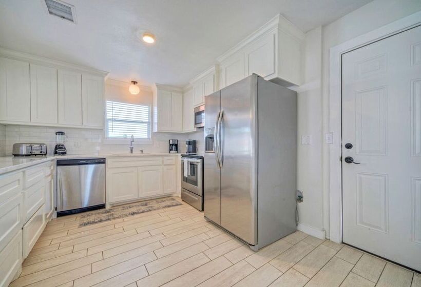 Private Pool, Game Room, Patio, Near The Beach Palm House By Avantstay