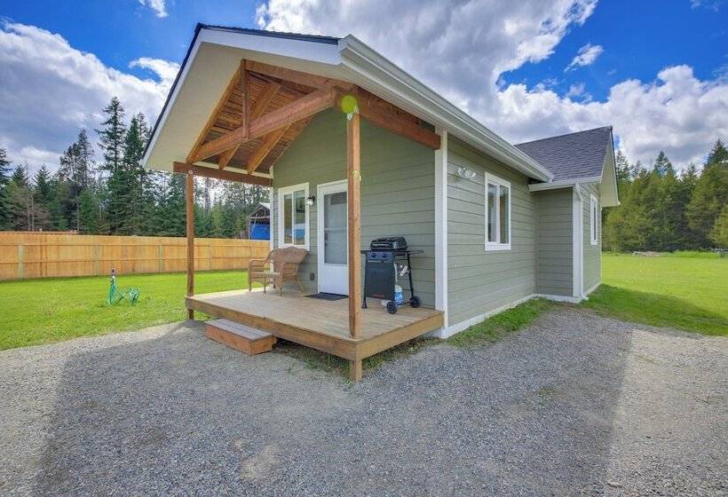 Peaceful Bonners Ferry Cabin W/ Deck & Mtn Views!