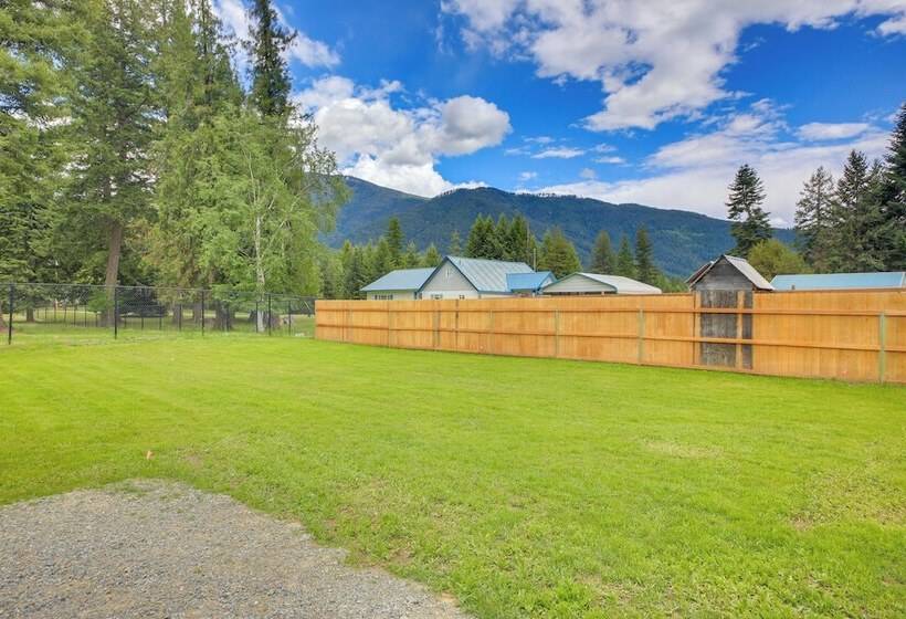 Peaceful Bonners Ferry Cabin W/ Deck & Mtn Views!