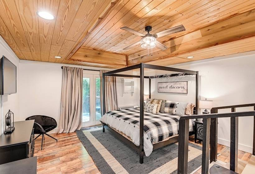 Peaceful Mt Juliet Cabin W/ Hot Tub & Fire Pit