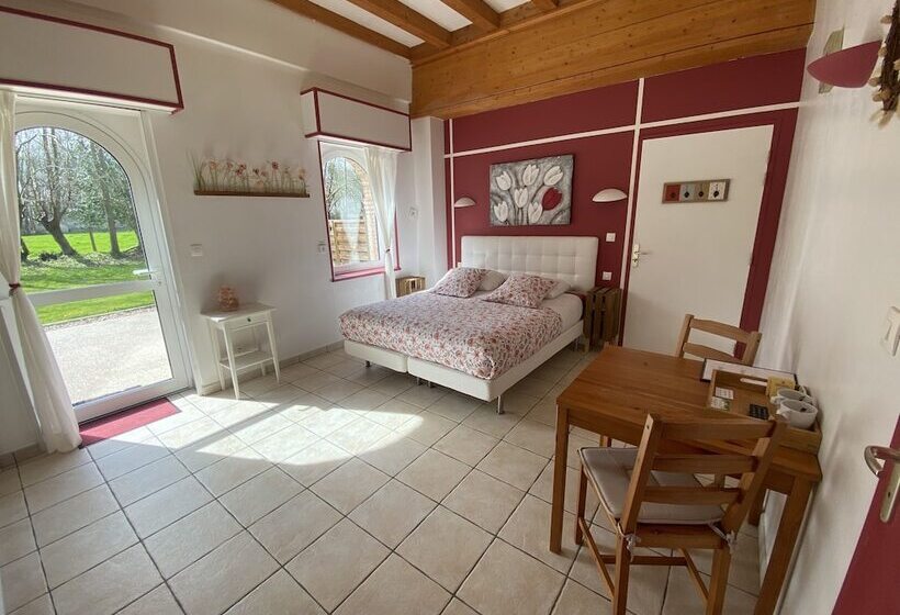 بنسيون Aux Ecuries Du Château