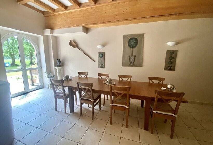 بنسيون Aux Ecuries Du Château