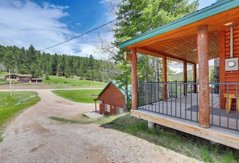 Hike, Unwind & Bring Your Pet: Deadwood Cabin!
