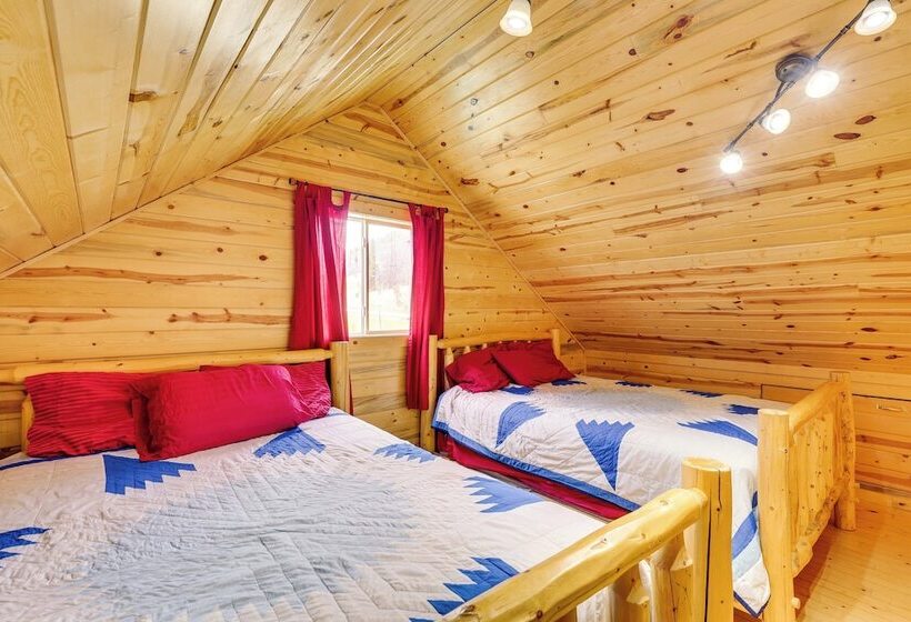 Hike, Unwind & Bring Your Pet: Deadwood Cabin!