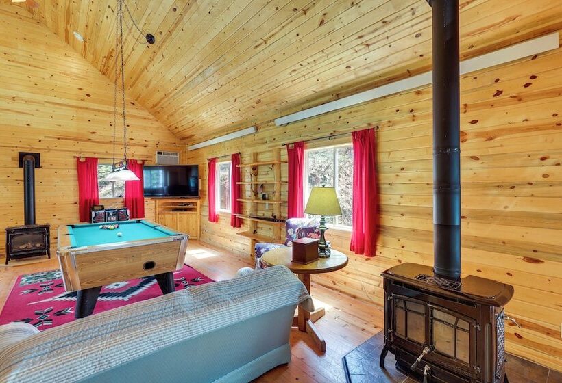 Hike, Unwind & Bring Your Pet: Deadwood Cabin!