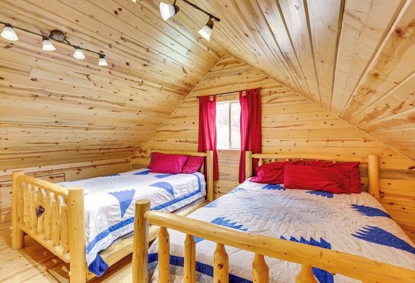 Hike, Unwind & Bring Your Pet: Deadwood Cabin!