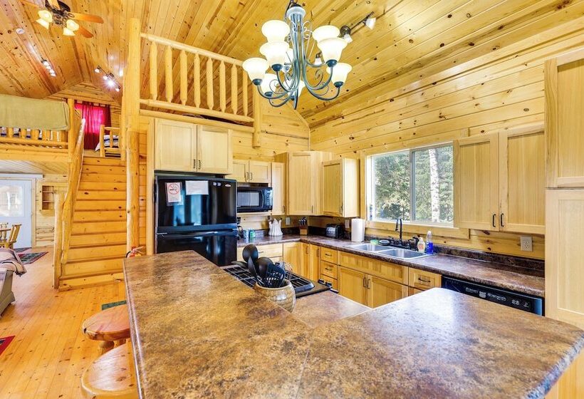 Hike, Unwind & Bring Your Pet: Deadwood Cabin!