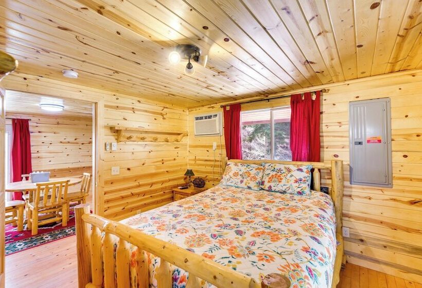 Hike, Unwind & Bring Your Pet: Deadwood Cabin!