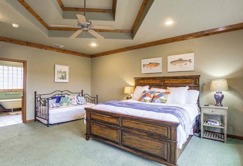 Pet Friendly Granbury Home W/ Lake Access & Grill!