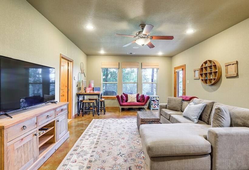 Pet Friendly Granbury Home W/ Lake Access & Grill!