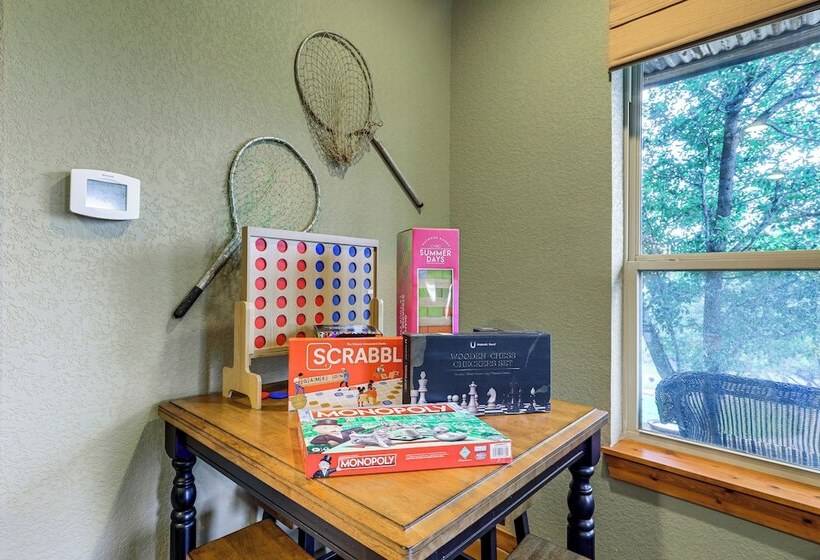 Pet Friendly Granbury Home W/ Lake Access & Grill!