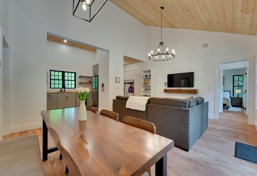 Secluded Wilmington Cabin: Fire Pit & Grill