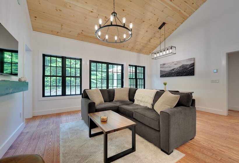 Secluded Wilmington Cabin: Fire Pit & Grill