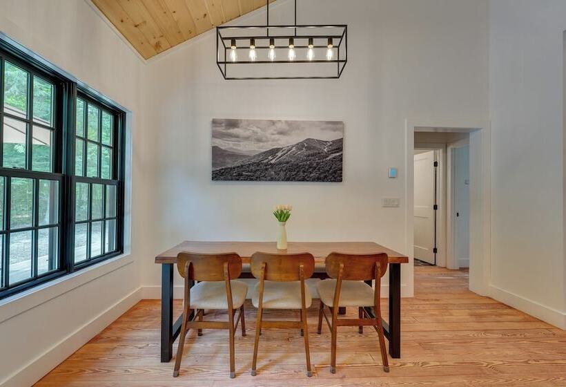 Secluded Wilmington Cabin: Fire Pit & Grill