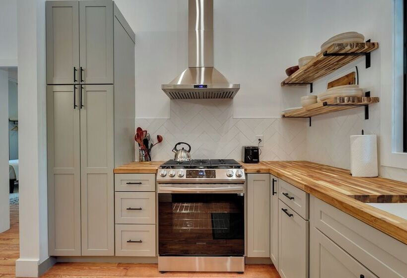 Secluded Wilmington Cabin: Fire Pit & Grill