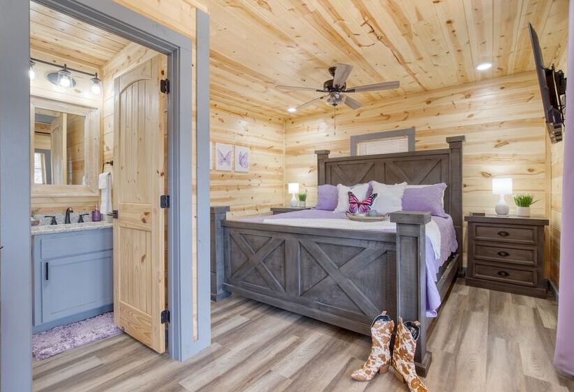 Pink Pines Avantstay Luxury Aesthetic Dream Home, Indoor Pool, Hot Tub