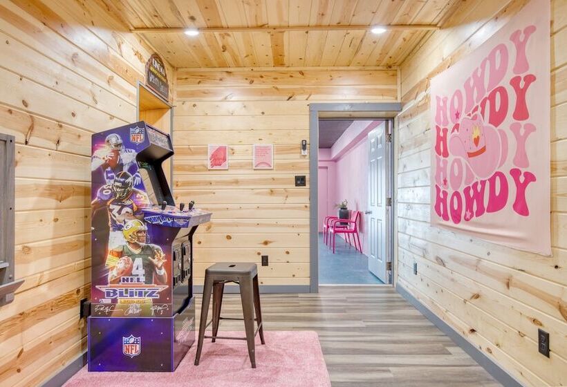 Pink Pines Avantstay Luxury Aesthetic Dream Home, Indoor Pool, Hot Tub