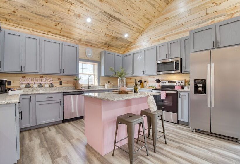 Pink Pines Avantstay Luxury Aesthetic Dream Home, Indoor Pool, Hot Tub