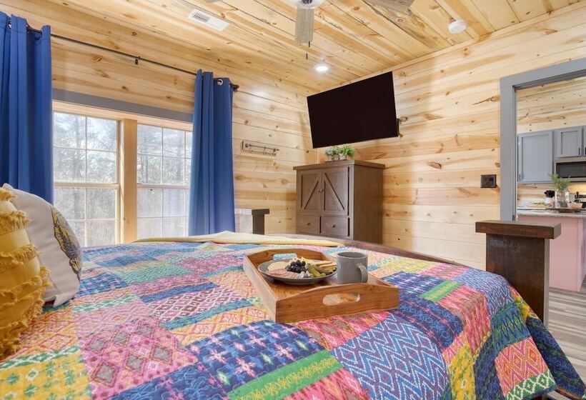 Pink Pines Avantstay Luxury Aesthetic Dream Home, Indoor Pool, Hot Tub