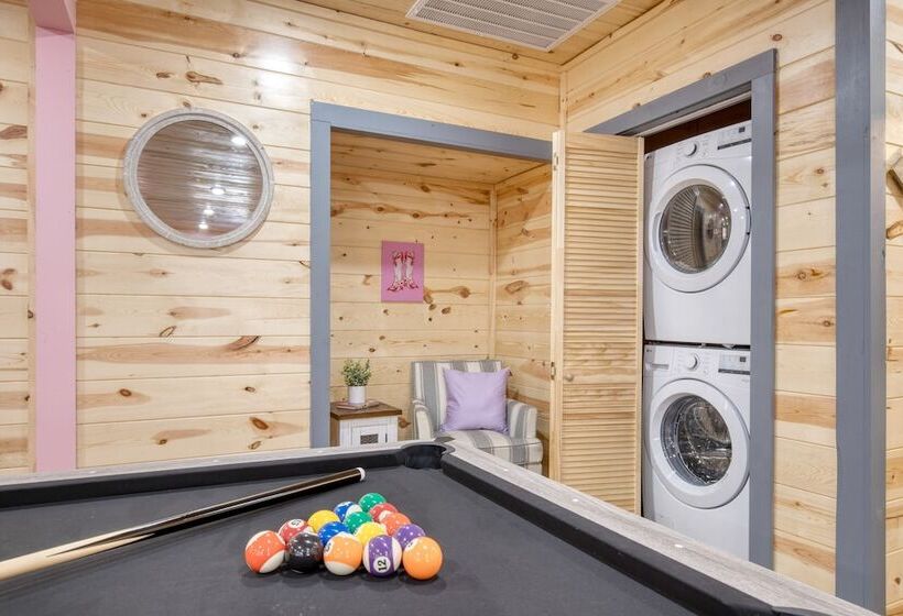 Pink Pines Avantstay Luxury Aesthetic Dream Home, Indoor Pool, Hot Tub