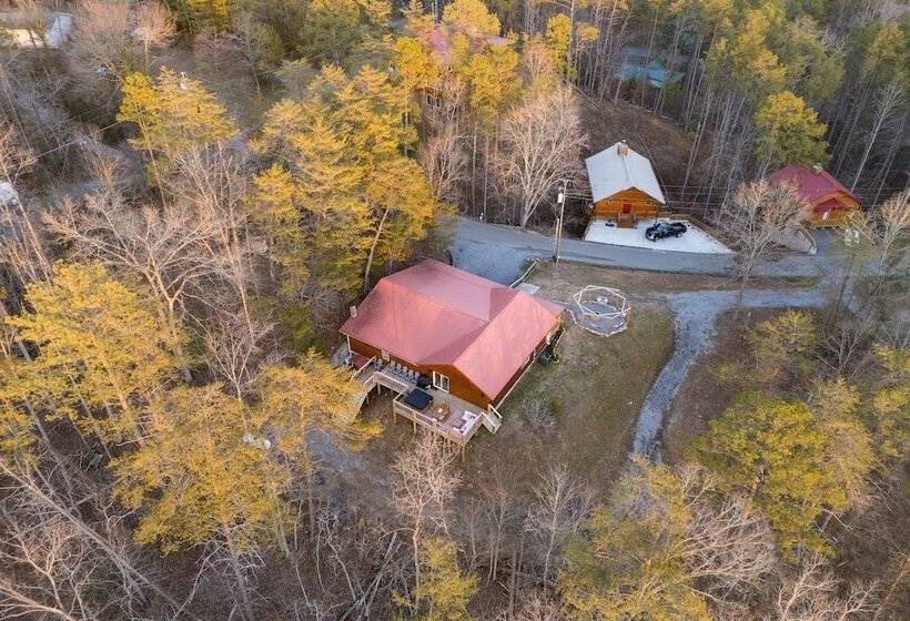 Pink Pines Avantstay Luxury Aesthetic Dream Home, Indoor Pool, Hot Tub