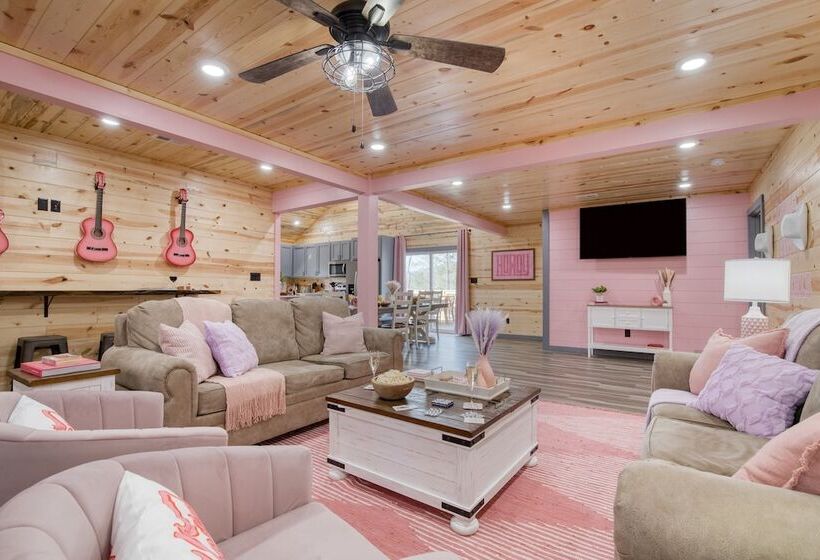 Pink Pines Avantstay Luxury Aesthetic Dream Home, Indoor Pool, Hot Tub