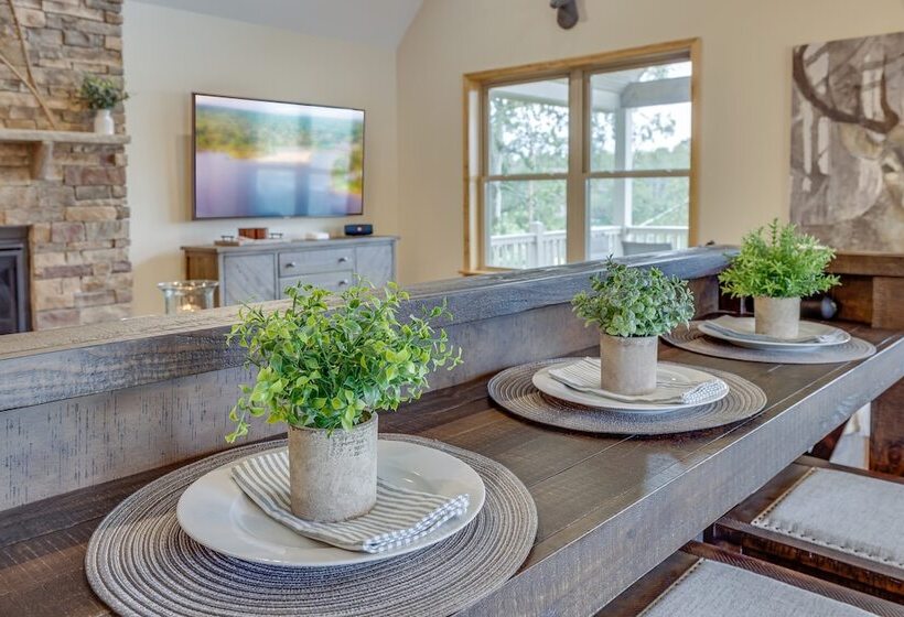 Pocono Paradise By Avantstay Lakeside Retreat, Hot Tub, Game Room, Near Beach