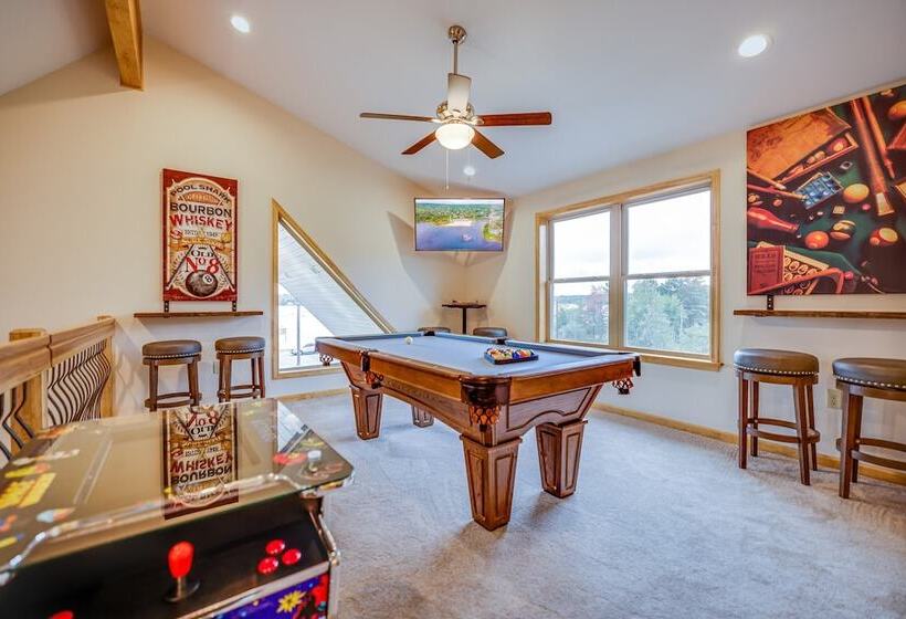 Pocono Paradise By Avantstay Lakeside Retreat, Hot Tub, Game Room, Near Beach