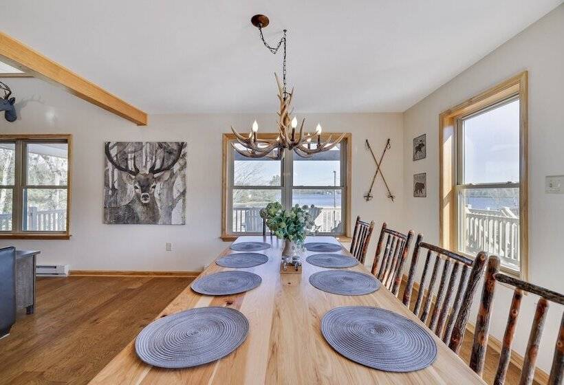 Pocono Paradise By Avantstay Lakeside Retreat, Hot Tub, Game Room, Near Beach