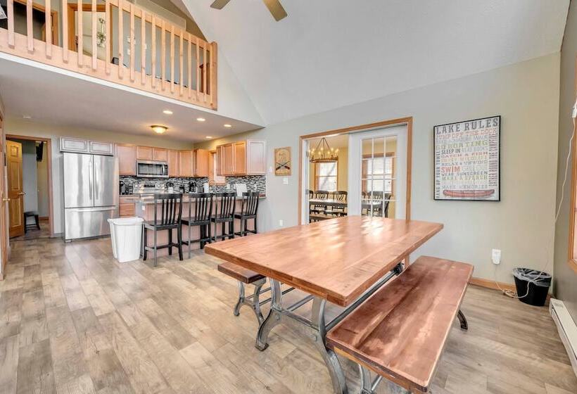 Pocono Pinnacle By Avantstay Steps To The Lake, Game Room, Large Deck